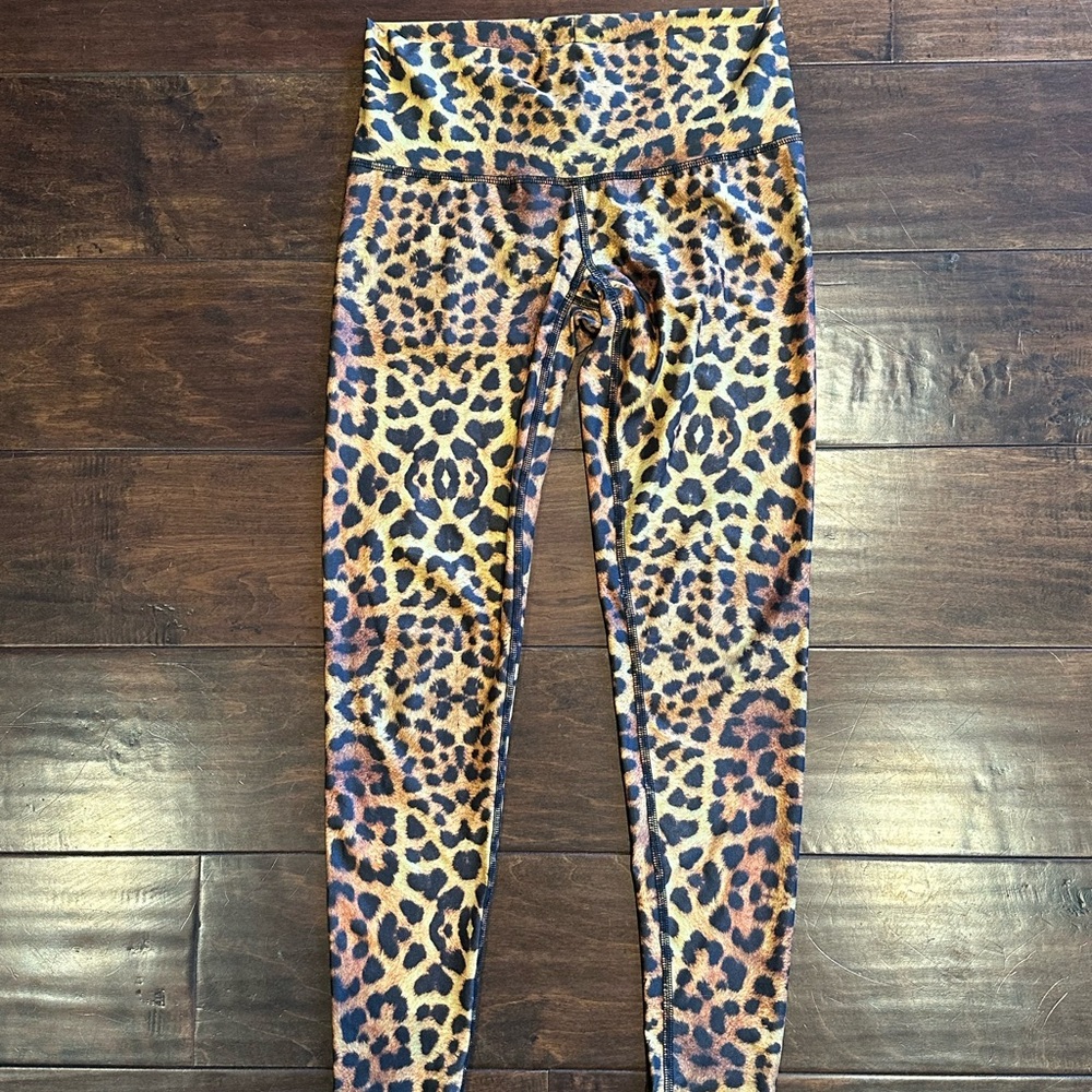 Leopard Teeki Hot Pants Leggings Size M